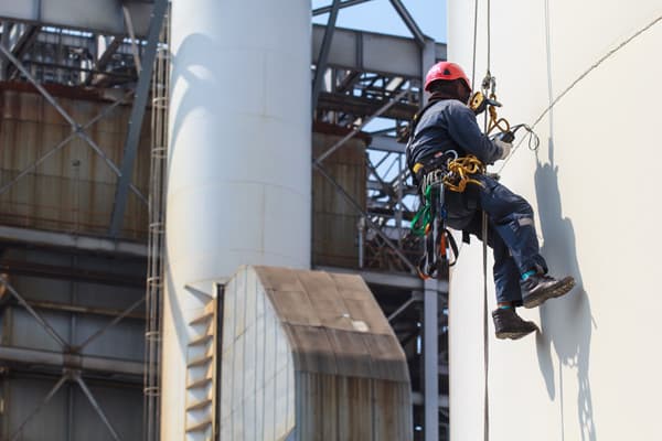 Trabajos verticales en Vigo con Parabolt