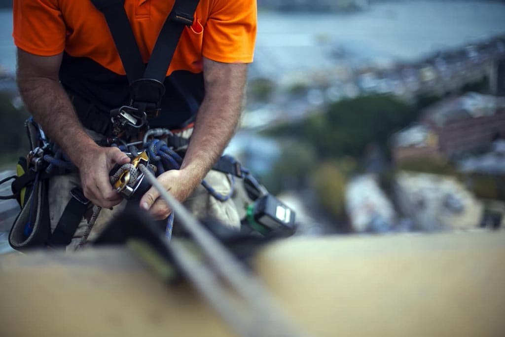 Documentación y seguros para trabajos en altura en Vigo